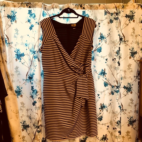 Size 16, Worthington dress, black & white stripped - Picture 11 of 11
